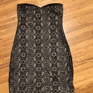 Women’s strapless dress